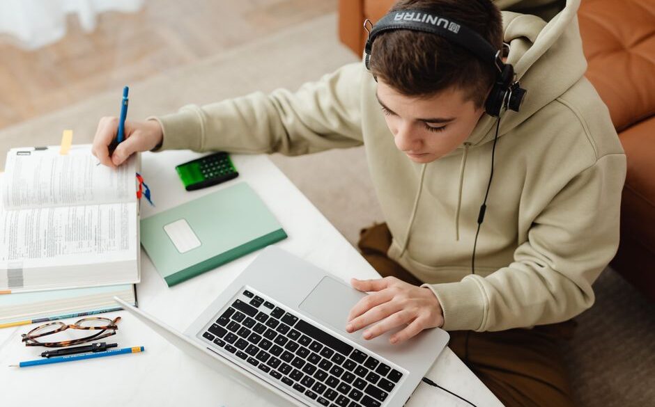 Curso Online ou Apostila para Concurso? 5 Dicas de Quem Passou