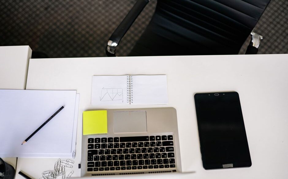Tablet ou Notebook para Estudar Concurso: Guia 2026